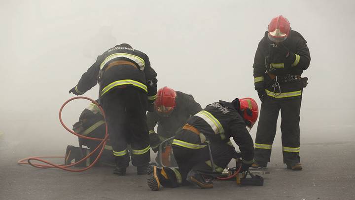 В Усинске загорелся торговый центр на первом этаже жилого дома