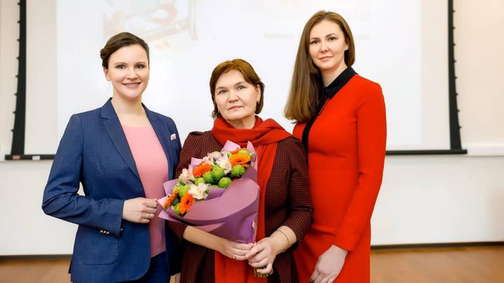 Первая выпускница Школы родственного ухода: Теперь я знаю, как общаться с мамой