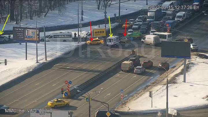 Три автомобиля столкнулись на шоссе Энтузиастов