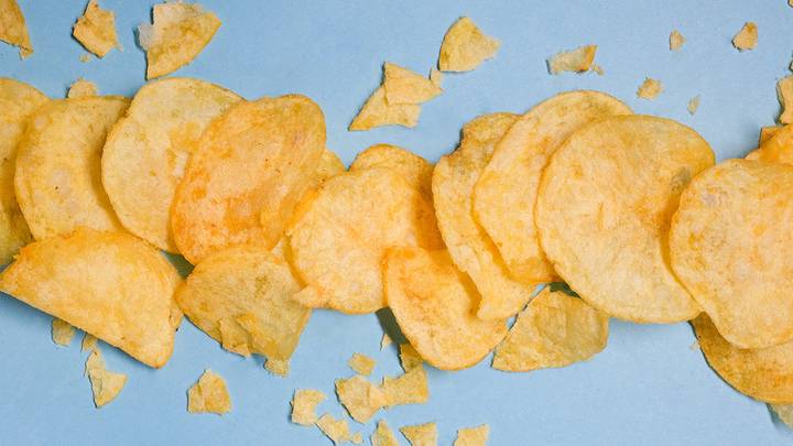 Врачи назвали шесть продуктов, которые «крадут» красоту кожи и волос