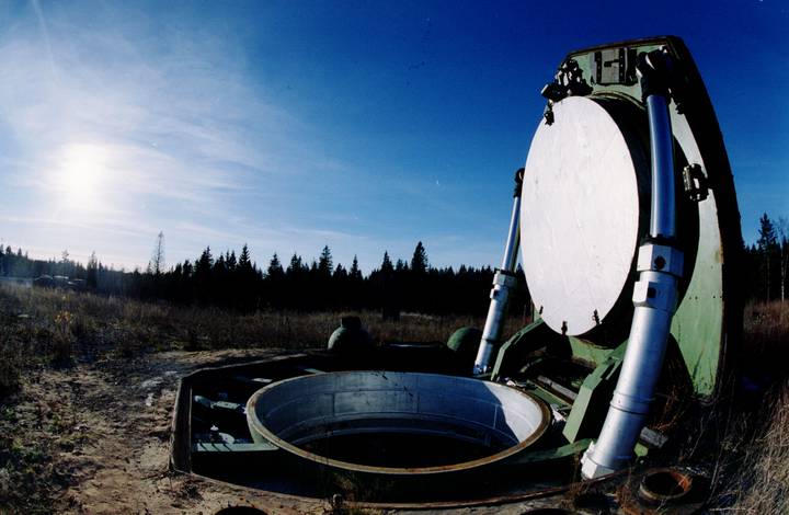 На снимке 64-тонная крышка шахты в положении «пуск». Эта махина наглухо закрывала ракетную емкость, поддерживая созданный внутри микроклимат.