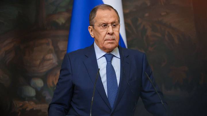 Лавров прокомментировал отказ стран пустить его самолет в Сербию