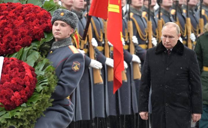 Владимир Путин возложил цветы к Могиле Неизвестного Солдата