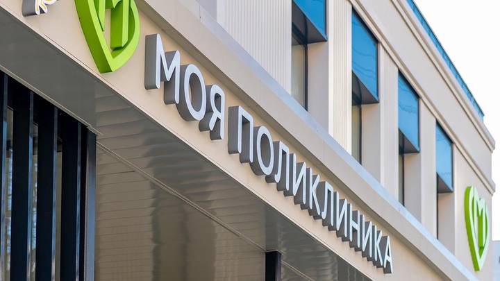 Почти 11 тысяч деревьев и кустарников высадили возле столичных поликлиник