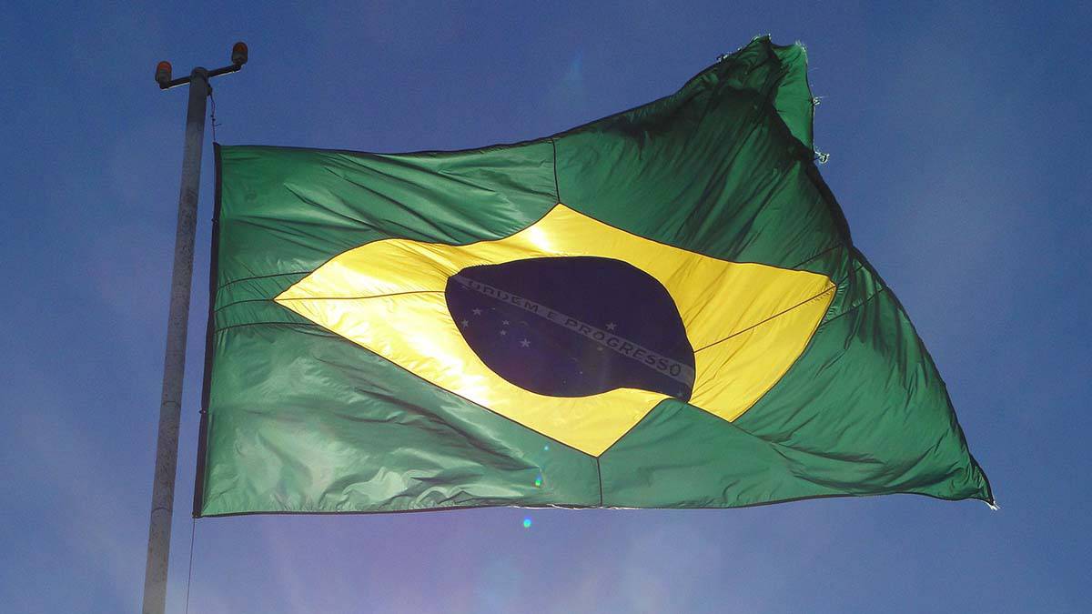 Бразилия не призывает своих граждан покидать Россию