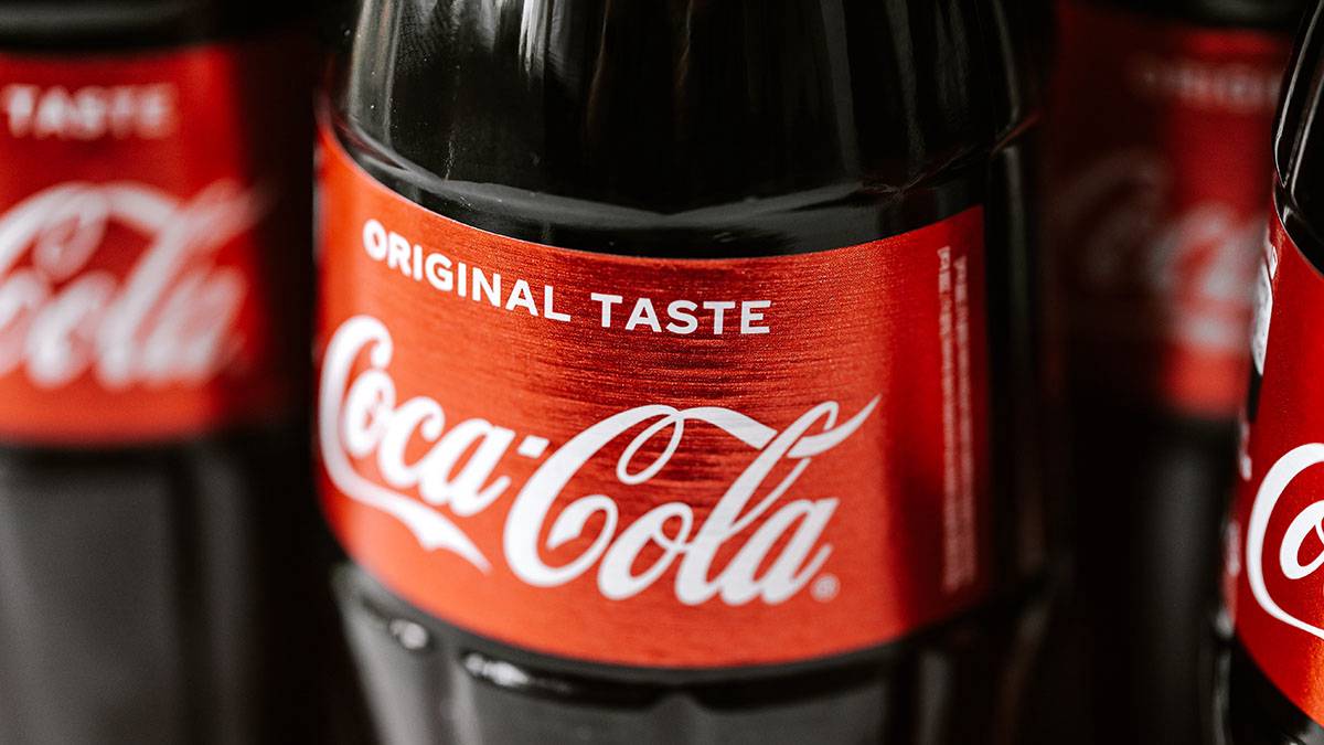 Coca-Cola осталась одним из лидеров продаж газировки со вкусом колы в России