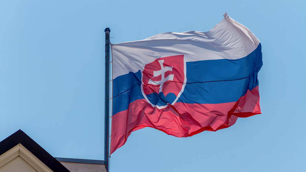 Глава МВД Словакии заявил об усилении охраны чиновников после нападения на Фицо