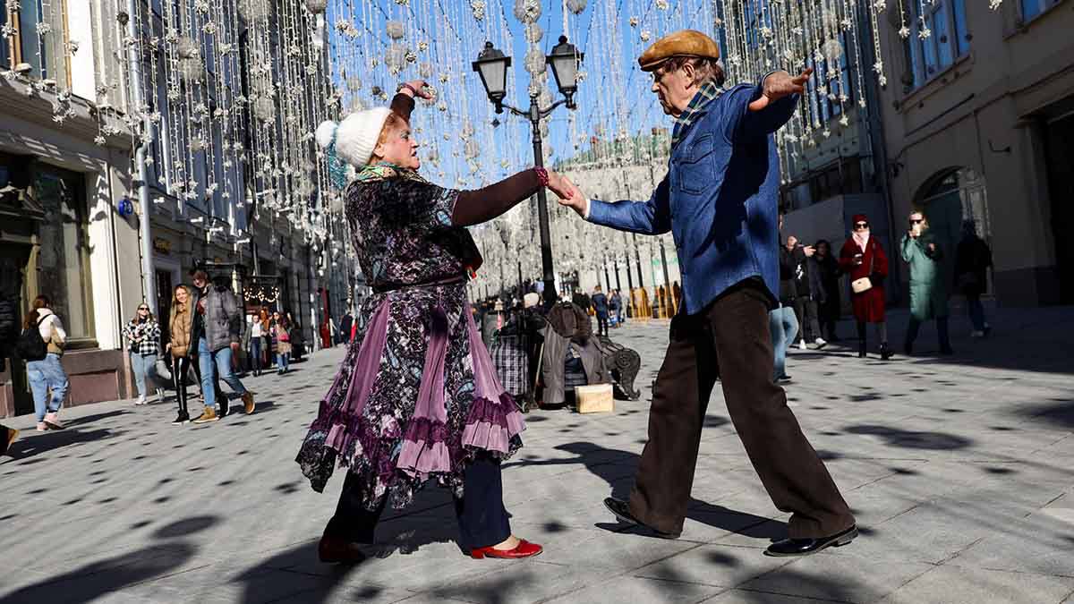 Экскурсии, танцы, образование и спорт: чем можно заняться в Москве людям в возрасте 50+