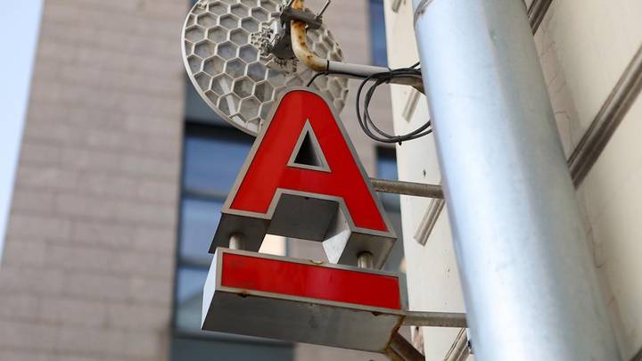 Reuters: Еврокомиссия предложила отключить «Тинькофф», «Альфа-Банк» и Росбанк от SWIFT