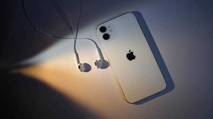 Эксперты по кибербезопасности предупредили владельцев iPhone о слежке