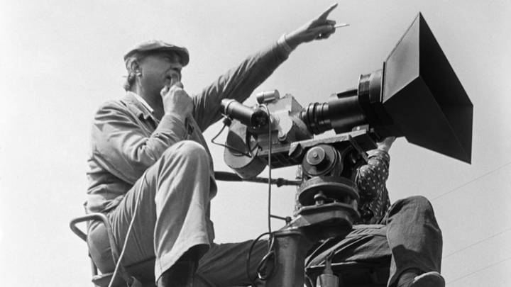 Режиссер-постановщик Евгений Матвеев во время съемок фильма «Судьба» в селе Трубино Калужской области, июль 1976 года