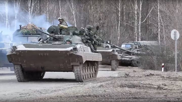 Бойцы уничтожают вражескую технику, ликвидируют колонны националистов