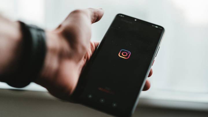 Meta: Оскорблять Россию в Instagram и Facebook можно лишь на Украине