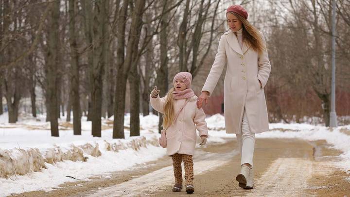 Любим наблюдать цветение сакуры