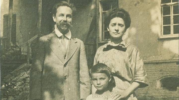 Семейное фото: Скрябин, Татьяна Шлецер и их сын Юлиан, 1913 год