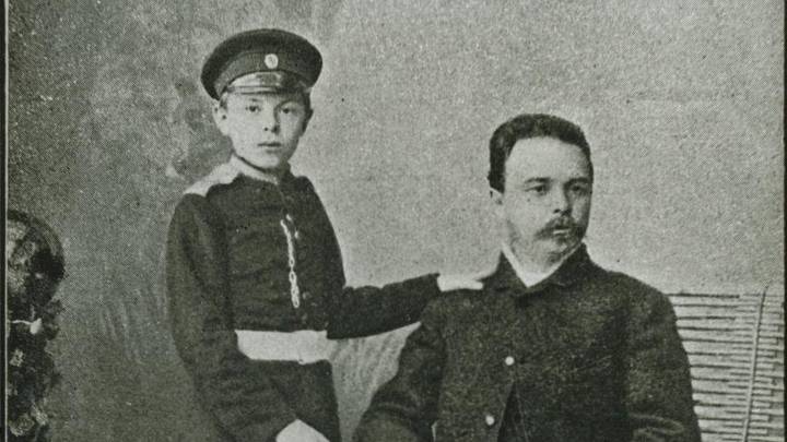 Кадет Саша Скрябин с отцом Николаем Александровичем, фото 1882 года