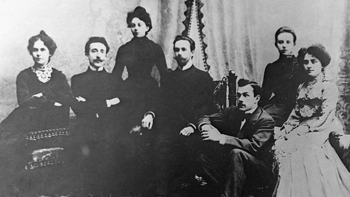 Класс Александра Скрябина (в центре) в Московской консерватории, 1902-й