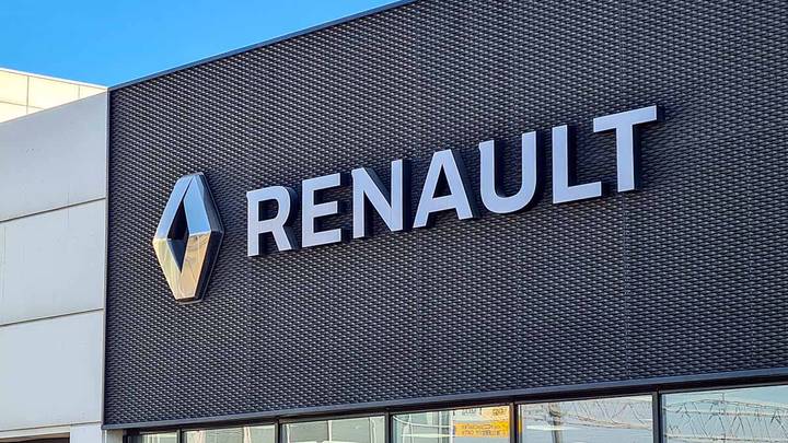 Минпромторг исключил Renault из списка параллельного импорта