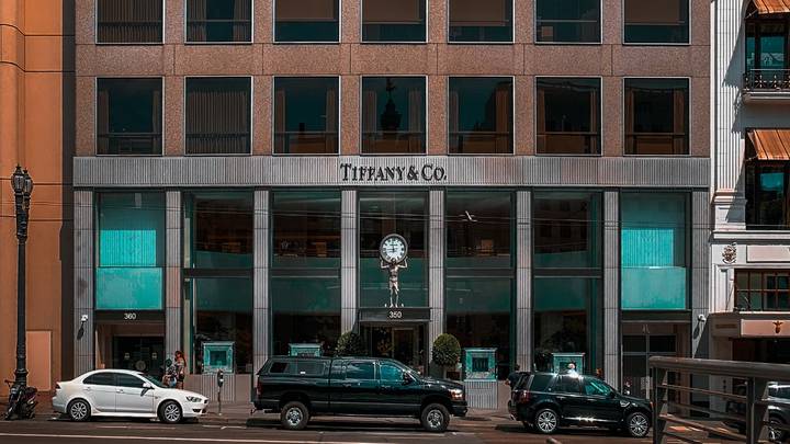 Tiffany приостановила покупку бриллиантов и алмазов из России