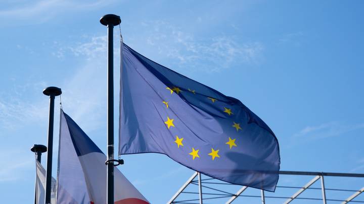 В Польше предложили ЕС заморозить выдачу виз гражданам России