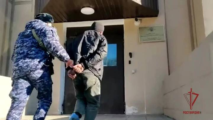 Грабители с ножом напали на случайного прохожего в Москве