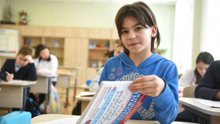 Вновь за парты: юные беженцы привыкают к жизни в Подмосковье