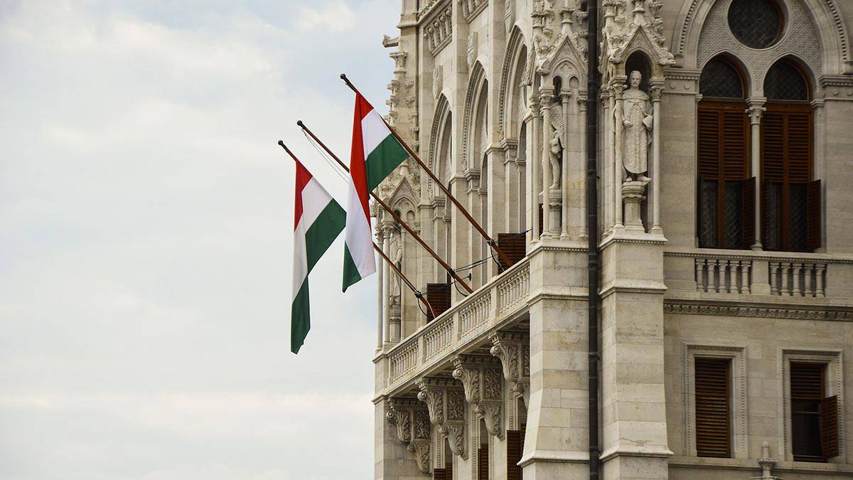 Politico: Венгрия настороженно отнеслась к проекту 14-го пакета санкций против РФ