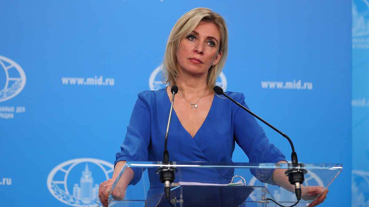 Захарова призвала СМИ ФРГ задать Бербок вопросы об ударе по Крымскому мосту