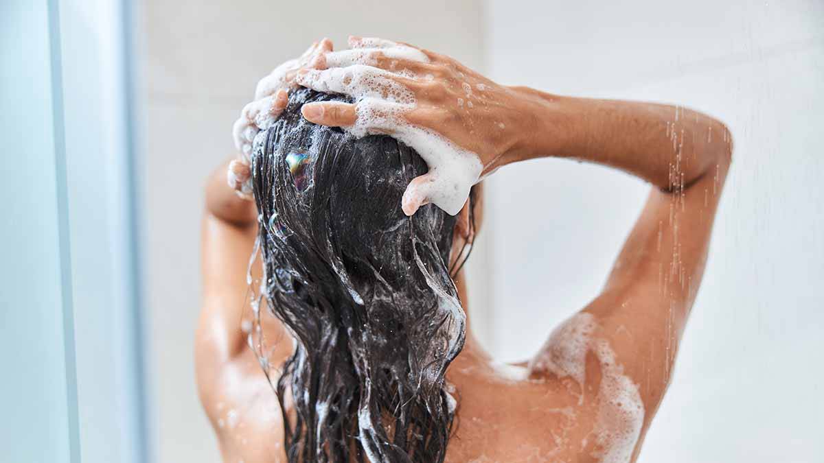 Disebutkan empat bahan sampo berbahaya yang menyebabkan kerontokan rambut