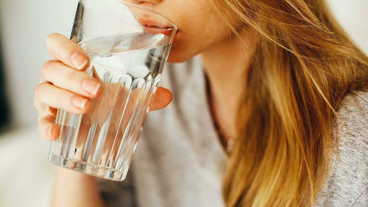 Есть четыре правила: диетолог Писарева рассказала, как правильно пить воду