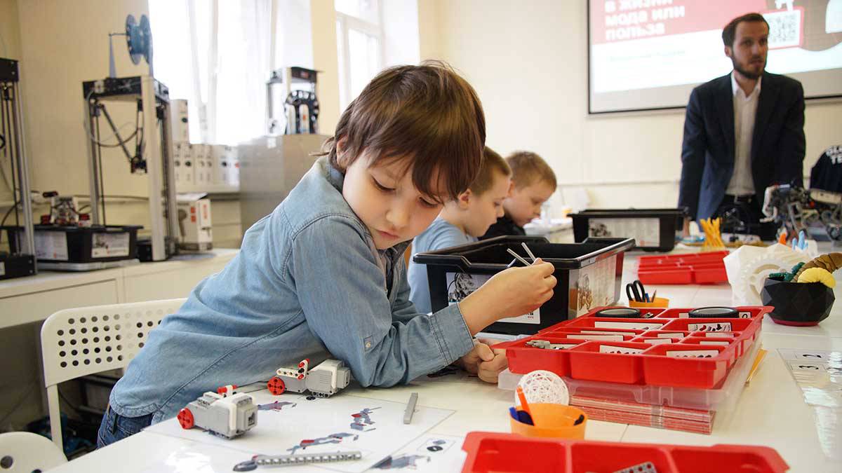Московских школьников приглашают на олимпиаду Центра педагогического мастерства по робототехнике