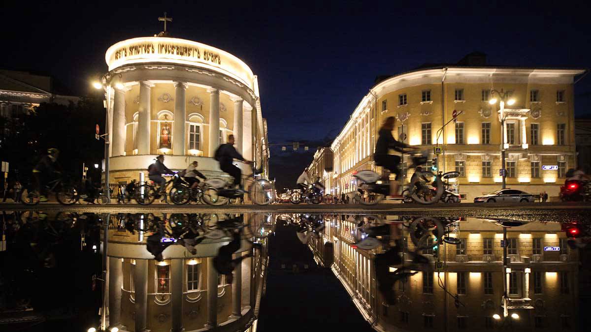 К 2025 году подсветка вывесок на фасадах зданий в Москве станет обязательной