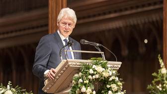 Фотографии Билла Клинтона в джакузи обнаружили в материалах дела Эпштейна