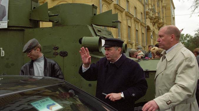 На митинге протеста против бомбардировки Ирака у посольства США, 1996 год / Фото: РИА Новости 