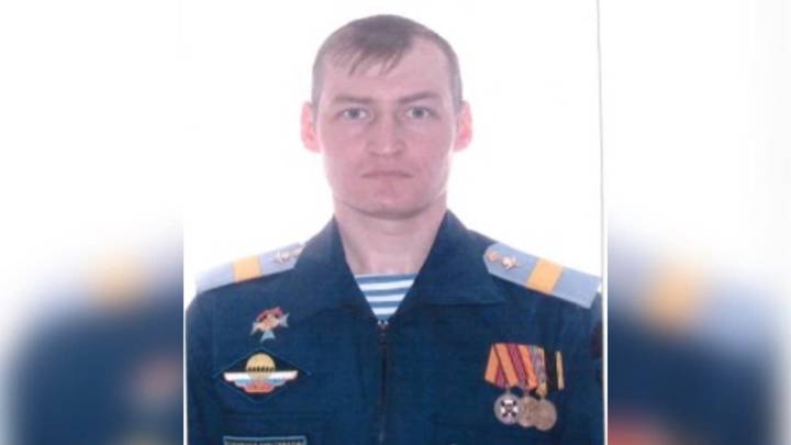 Российские солдаты и офицеры побеждают маневром и спасают раненых товарищей