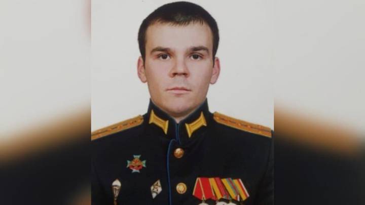 Российские солдаты и офицеры побеждают маневром и спасают раненых товарищей