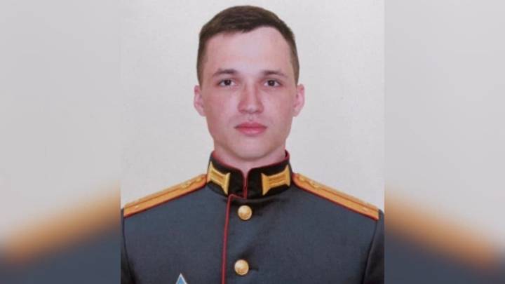 Российские солдаты и офицеры побеждают маневром и спасают раненых товарищей