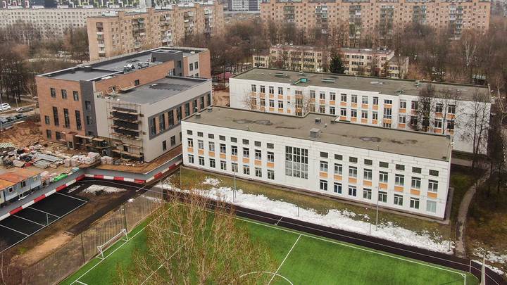 Собянин осмотрел строящуюся школу в Дмитровском районе