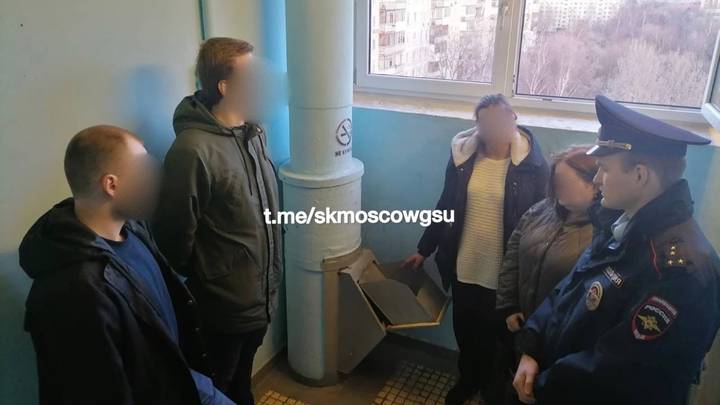 «Думали, что просто полная»: что известно о матери, бросившей ребенка в мусоропровод в Отрадном