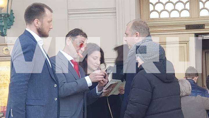 Григория Лепса заметили со странной отметиной под глазом