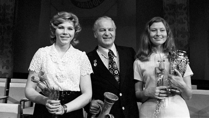 Всесоюзный кинофестиваль, 1973 год. Елена Драпеко, режиссер фильма Станислав Ростоцкий и актриса Людмила Зайцева (слева направо). 