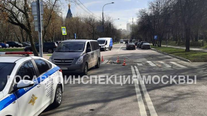 Водитель автомобиля сбил школьника на самокате на юге Москвы