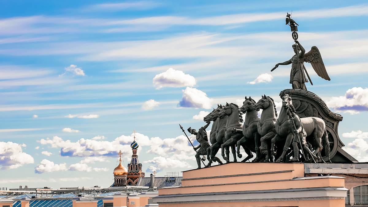 Стало известно, сколько туристов посетило Петербург в 2022 году