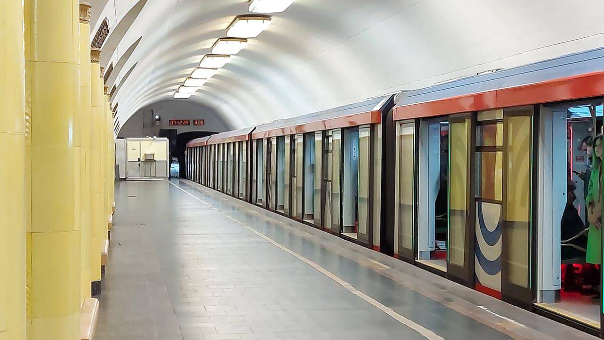 Сбой движения поездов произошел на Замоскворецкой линии метро