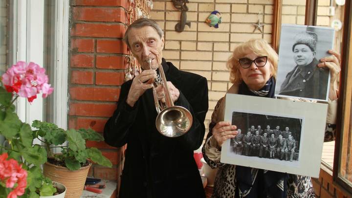 Сергей Зверкин и Валерия Федотова были на самоизоляции из-за коронавируса, память героев они почтили дома