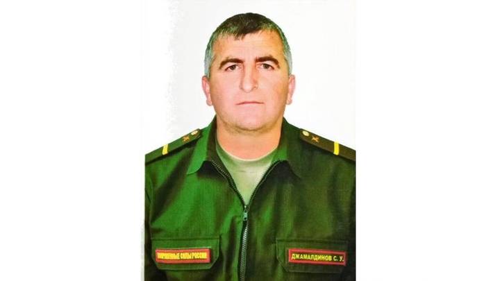 Офицер подает личный пример