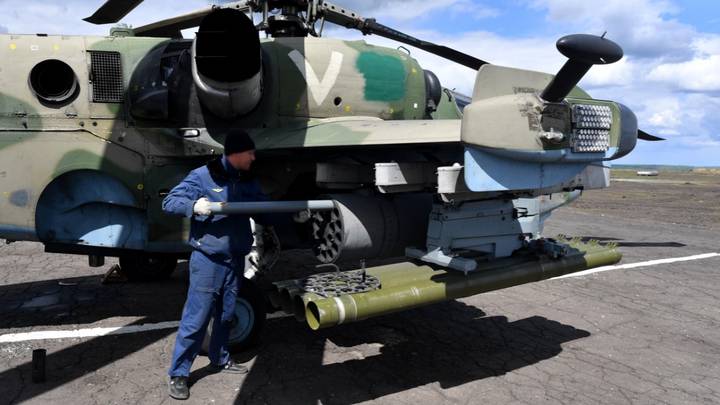 Российские военные бьют коварного врага его же оружием