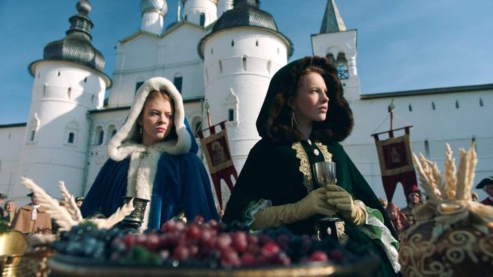 Кадры из сериала «Елизавета»: Валентина Ляпина (слева) в роли Натальи и Екатерина Воронина в роли Катеньки Долгоруковой