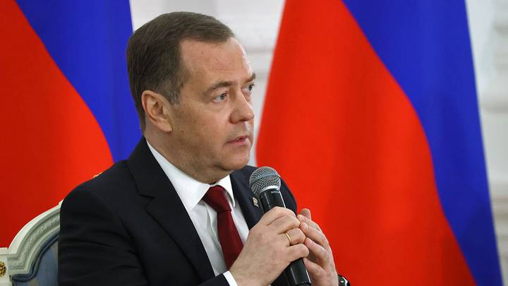 Медведев назвал основания для возвращения смертной казни в России