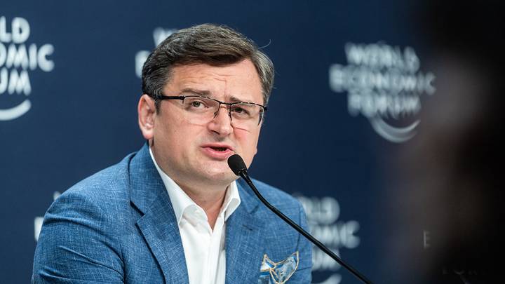 «Маленькому мальчику нужно много игрушек»: в Сети высмеяли наглость Кулебы